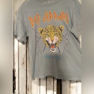 EUC Def Leppard Gray Graphic Tee